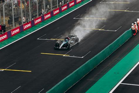 High-Speed Formula 1 Race Car on Track · Free Stock Photo