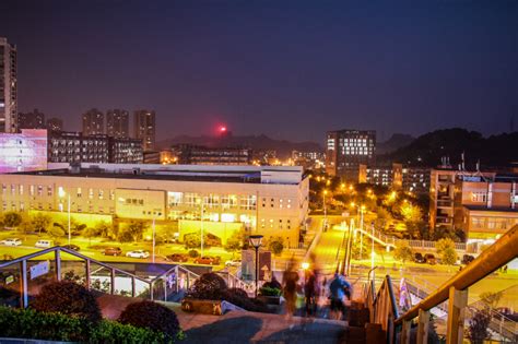 夜晚的移通更漂亮-重庆移通学院招生网