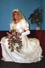 CD in Bride Dress 的图像结果