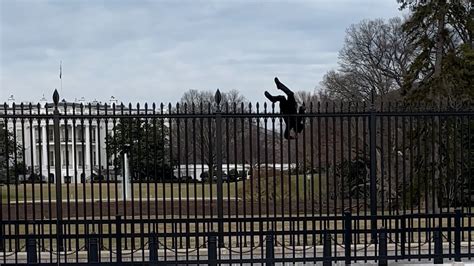 Man arrested for attempting to scale White House fence