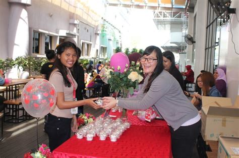 Women’s Day Gift Ideas 2020 For Your Modern Beauties Around - StarBiz.com