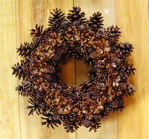 DIY Pine Cone Wreath