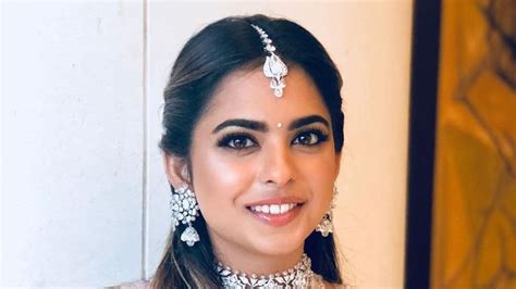 Isha Ambani: 5 bridal beauty lessons to learn from the heiress | Vogue ...