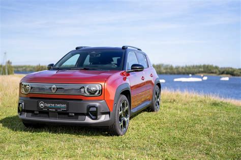 Se video hvor Bilguiden gennemgår den nye Renault 4 - BN Bilmagasin