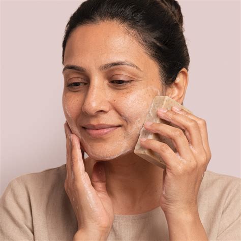 De-Ageging Kit(Anti-Ageging Soap Bar, Kumkumdai Oil)