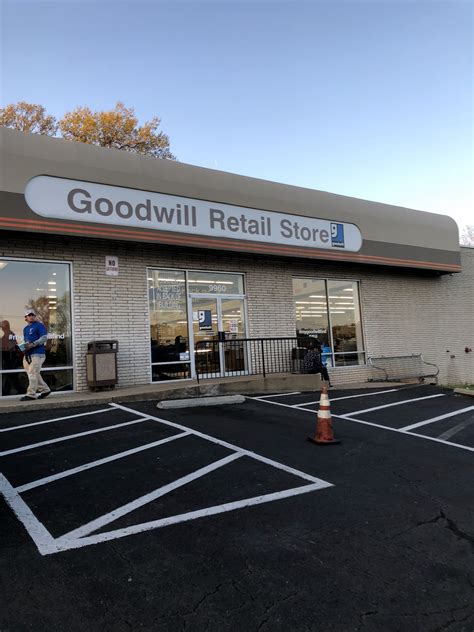 GOODWILL OF GREATER WASHINGTON RETAIL STORE - 9960 Main St, Fairfax VA ...