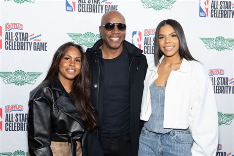 Barry Bonds' daughter Shikari steps out in chic halter-style fashion ...