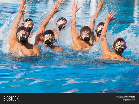Basic Synchronized Swimming Moves 的图像结果