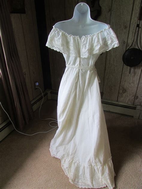 1981 Eyelet Wedding Gown Size Small - Etsy