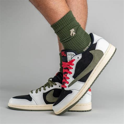Travis Scott x Air Jordan 1 Low OG "Olive" DZ4137-106 Info
