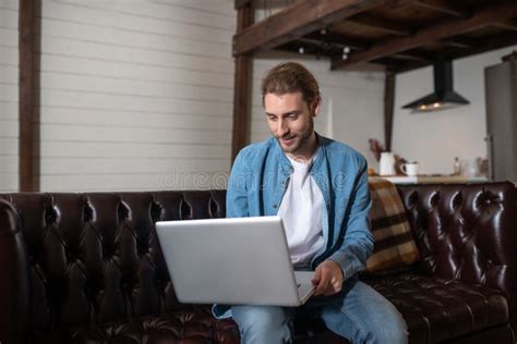 A Man Busy with Computer 的图像结果