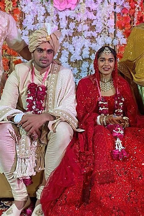 Babita Phogat picked the same bridal Sabyasachi lehenga as Priyanka ...