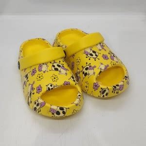 Trend Zone Girls Slip-on Clogs Price in India - Buy Trend Zone Girls ...