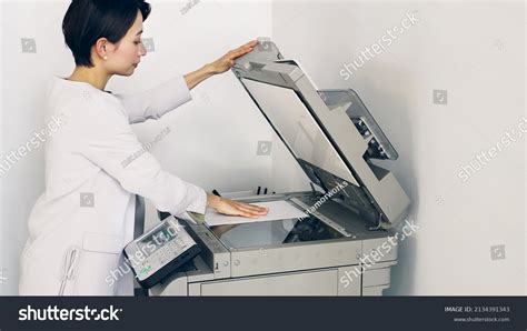 Woman Using Copy Machine 的图像结果