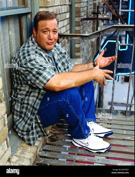 King of queens kevin james hi-res stock photography and images - Alamy