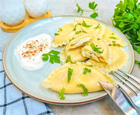 Вареники с творогом и зеленью рецепт с фото пошагово - 1000.menu
