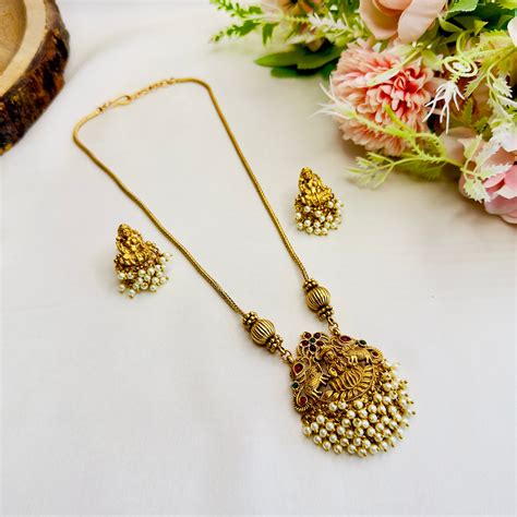 Lakshmi Motif Pearl Necklace Set – Stridhan
