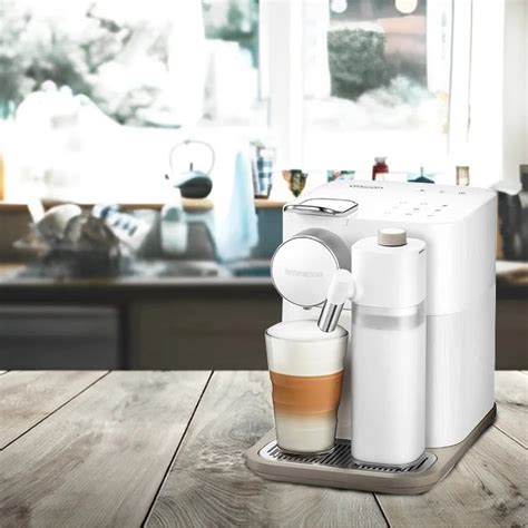 Nespresso Gran Lattissima EN640 Coffee Espresso Machine by DeLonghi ...