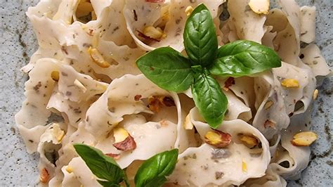 Herb Speckled Pappardelle Tossed in Butter Sauce – Donna Pastaia