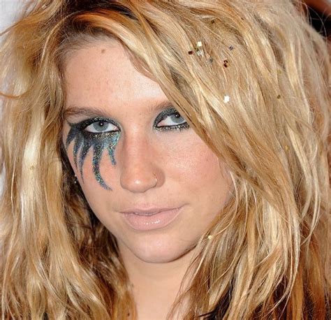 kesha concert makeup