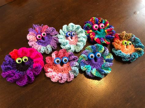 Crochet googly eye finger puppet characters – Artofit