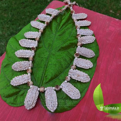 Shri Sitaram Original Tulsi Big Leaf Locket Mala for ISKCON Devotees ...