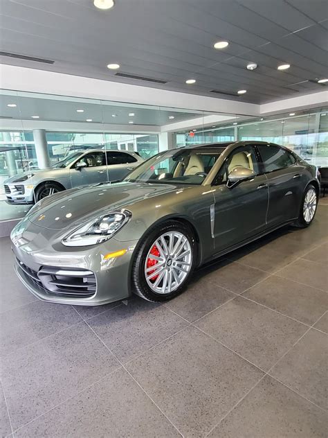 2022 Porsche Panamera Executive Interior