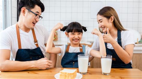 Kids Health : फुल फॅट, लो फॅट की क्रीमविरहित.. मुलांना कोणतं दूध द्यावं ...