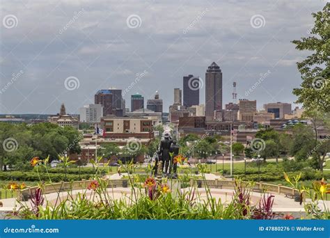 Des Moines Iowa editorial photo. Image of golden, governor - 47880276