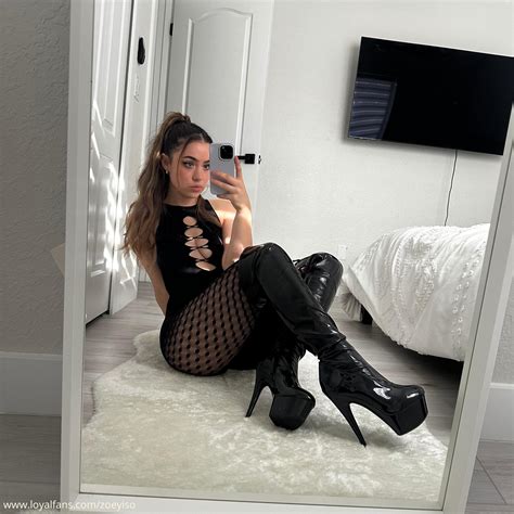 zoeyiso’s Official Social Fan Page | LoyalFans