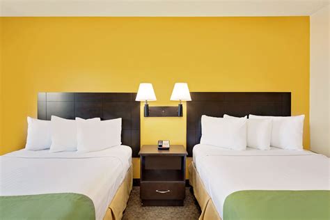 Howard Johnson by Wyndham Las Vegas near the Strip | Las Vegas, NV Hotels