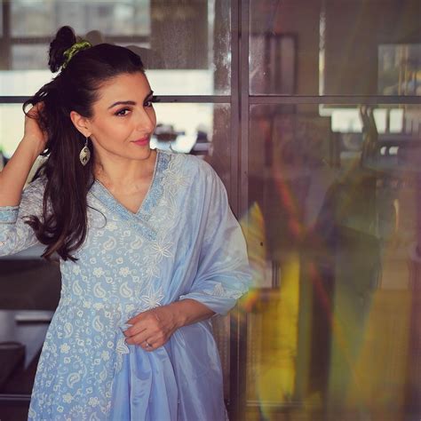 5 easy body stretching exercises you can do without getting up from the ...