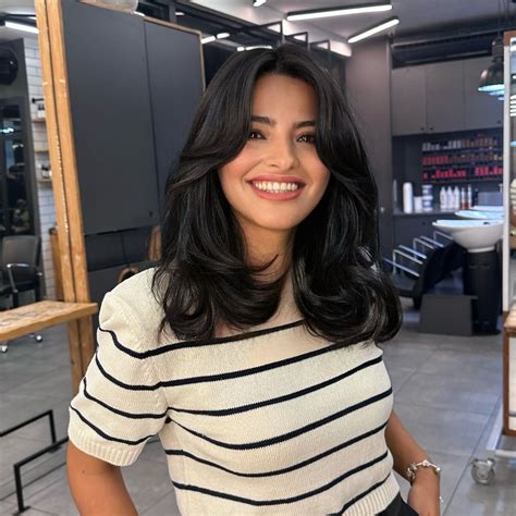 Face-Framing Curtain Bangs Will Immediately Make You Extra Attractive ...