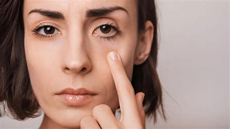 Dry Eye Syndrome: आंखों का सूखापन कैसे करें दूर? डॉक्टर बता रहे हैं ...