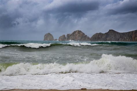 ‘Deadly Rogue Waves’: Hurricane Lorena Hits Cabo San Lucas (Video) - Surfer