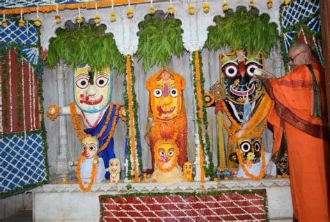 देव स्नान पूर्णिमा: 108 घड़ों के पानी से हुआ भगवान जगन्नाथ का स्नान, आज ...