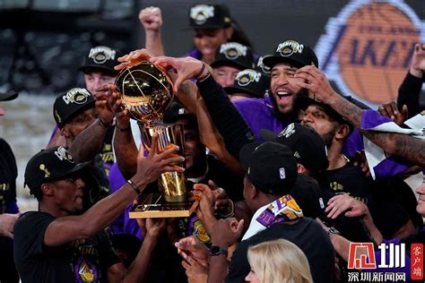 图文：[NBA]湖人夺得总冠军 湖人队员庆祝-搜狐体育