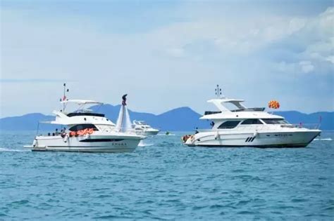 海南首批免税造浪艇在三亚成功交付！_三沙