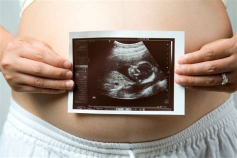 怀孕初期肚子疼,怀孕早期肚子疼的原因和解决方法-生活百科-聚餐网