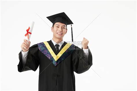 手拿毕业证的大学毕业生加油手势高清图片下载-正版图片501717527-摄图网