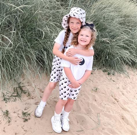 13 Matching Sibling Outfits You'll Want in 2025 - CreativeBooster