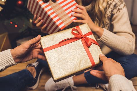 Gift Wrapping Tips And Tricks - Business Insider