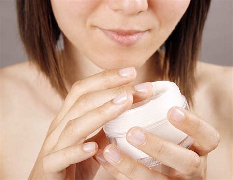 A Natural DIY Recipe To Soothe Inflamed Skin | Femina.in