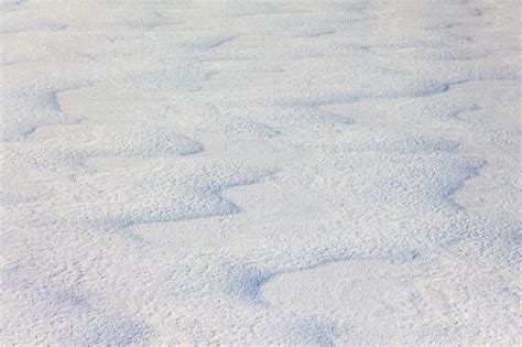 Textura de neve após uma nevasca e vento forte_ | Foto Premium