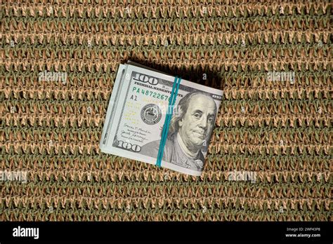 1 Band of Money 的图像结果