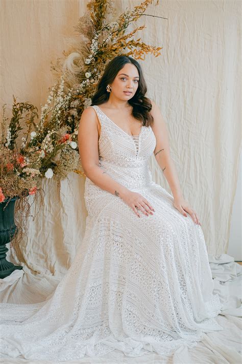 Size 18+ Wedding Dresses for the Curvy Bride: Inclusive Gowns From Rish ...