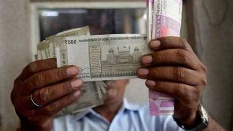 Rupee-dollar exchange rate: Lockdown set to exert further pressure on INR