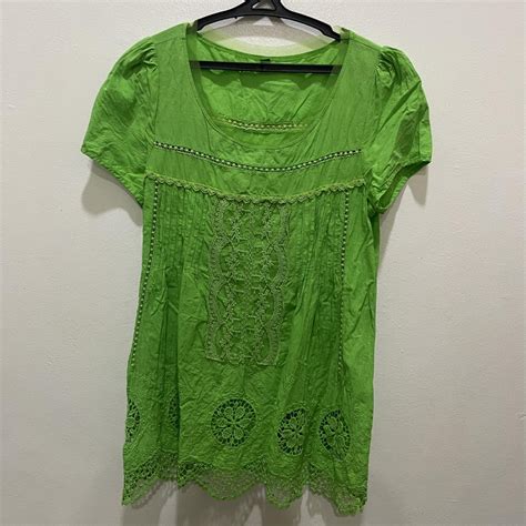 Green Shirt, Women's Fashion, Tops, Shirts on Carousell