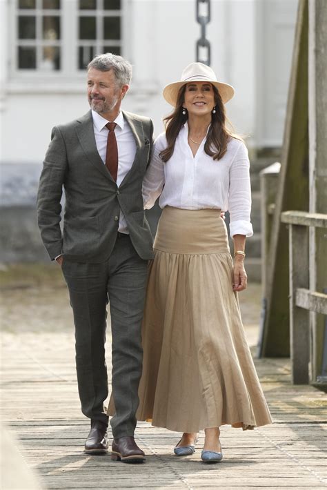 Mary of Denmark is crowned on her summer tour: this are her ...