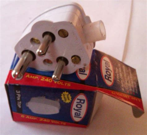 3 Pin Plug buy in Jamnagar